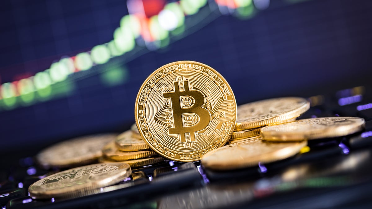 Bitcoin Bounces Back, Coinbase Rolls Out New Features on Cheddar