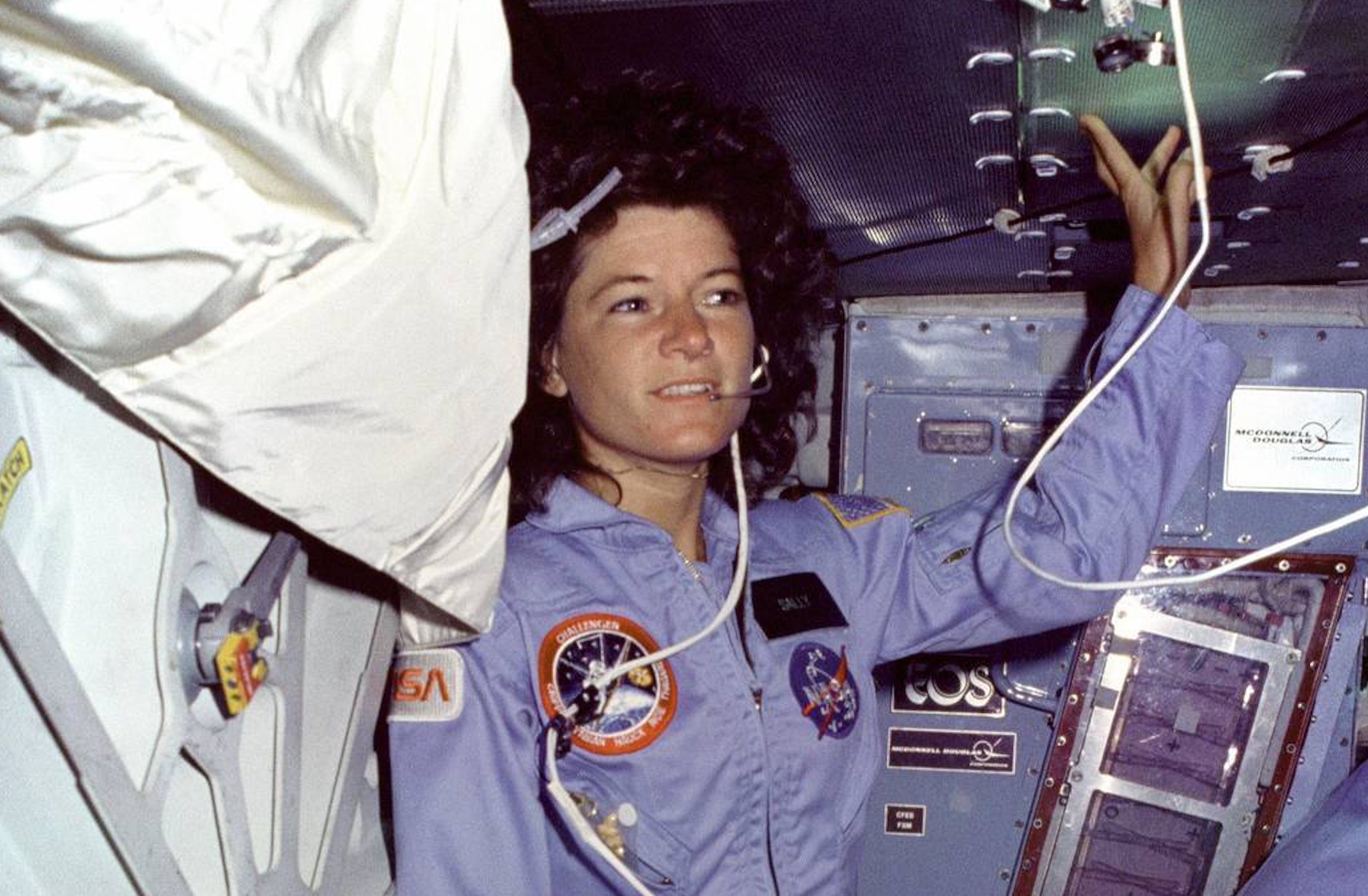 Почему умирают космонавты. Салли Райд в космосе. Салли Райд американский космонавт. Салли Райд первая женщина в космосе 1983.