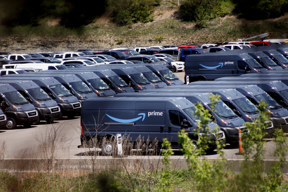 Amazon Is Quickly Replacing USPS With Its Own Delivery Network
