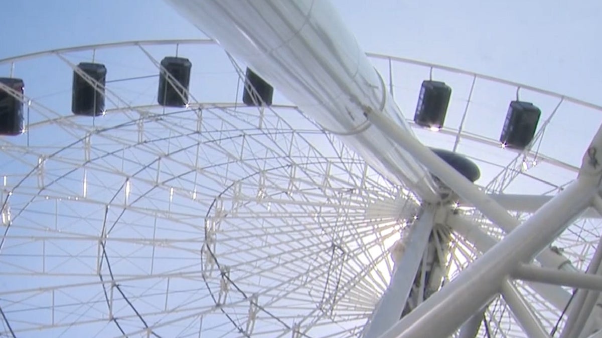 You Cant Miss It 300 Foot Ferris Wheel Opens At American Dream