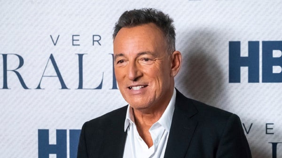 The judge drops the DUI charge against Bruce Springsteen;  ordered to pay $ 500 fine